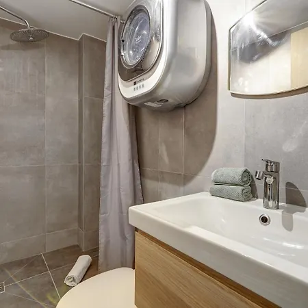 Bnbnook - Modern - Mezzanine - Le Marais Paris