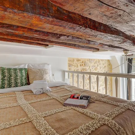 Bnbnook - Modern - Mezzanine - Le Marais Apartment *