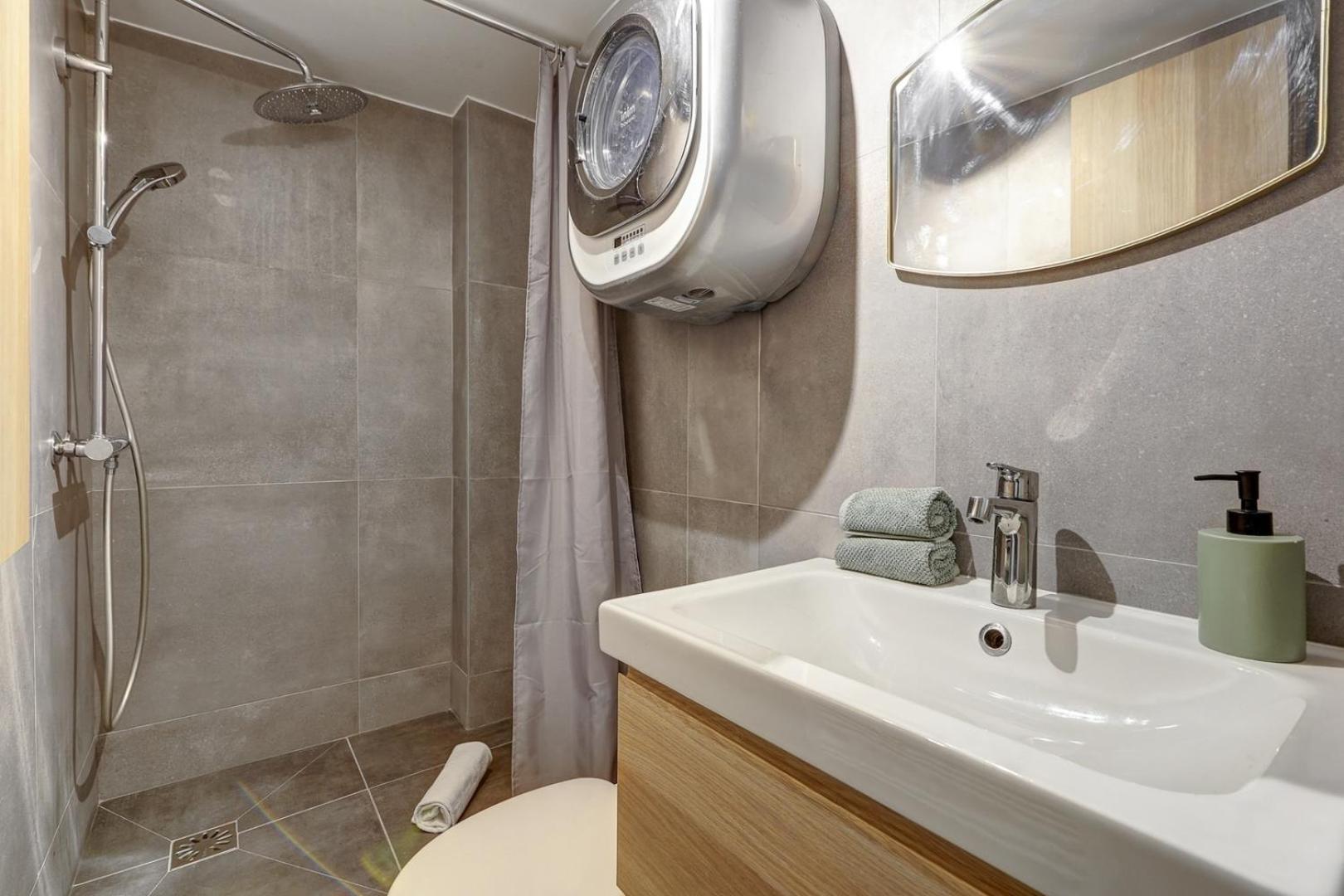 Bnbnook - Modern - Mezzanine - Le Marais Paris